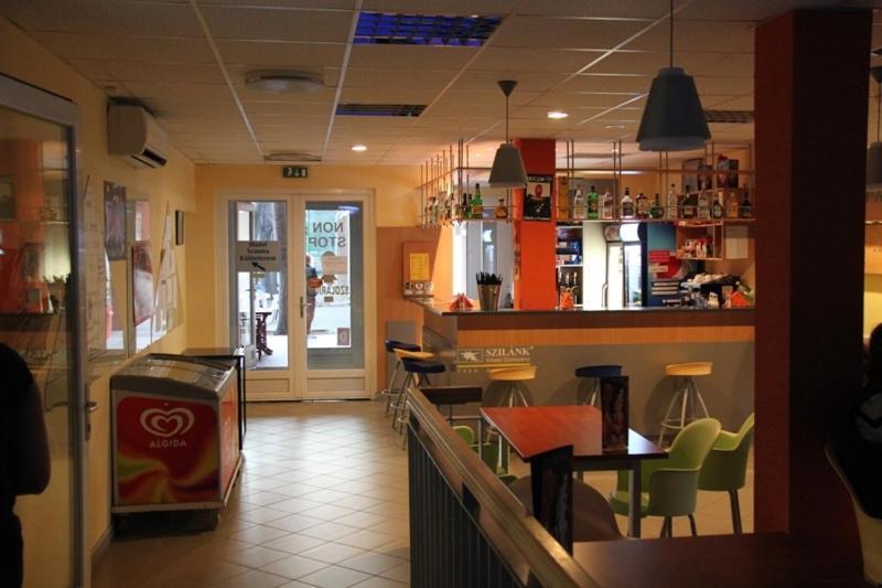 Teke Bowling Centrum és Sport Hotel Szeged Esterno foto