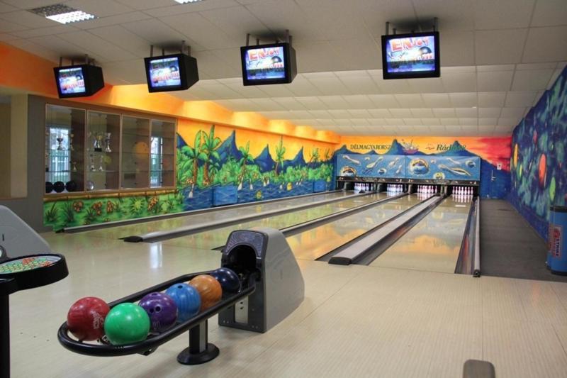 Teke Bowling Centrum és Sport Hotel Szeged Esterno foto